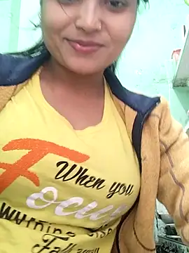 Snapshot of Hot-Pooja25 chatting on 01/06/26, 06:17 Hot-Pooja25 online show from 01/06/26, 06:17