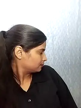 Snapshot of Hot-Pooja25 chatting on 02/03/26, 08:52 Hot-Pooja25 online show from 02/03/26, 08:52