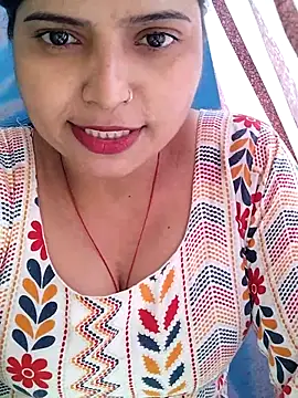 Snapshot of Hot-Pooja25 chatting on 02/06/26, 04:28 Hot-Pooja25 online show from 02/06/26, 04:28