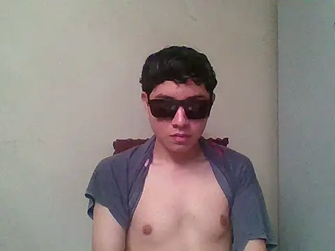 Snapshot of twinkboy593 chatting on 10/10/25, 02:38 twinkboy593 online show from 10/10/25, 02:38
