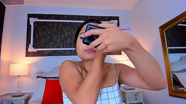 SharonBonet online show from 10/30/25, 11:22