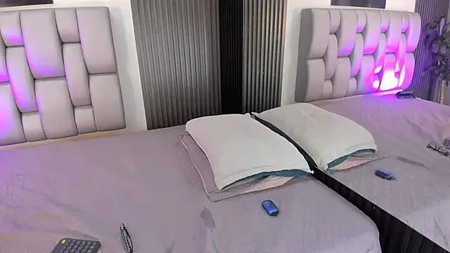 Snapshot of Gia-Malkova chatting on 09/28/25, 08:20 Gia-Malkova online show from 09/28/25, 08:20