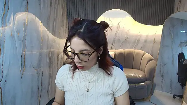 Snapshot of nadia_r_ chatting on 06/19/26, 07:39 nadia r online show from 06/19/26, 07:39