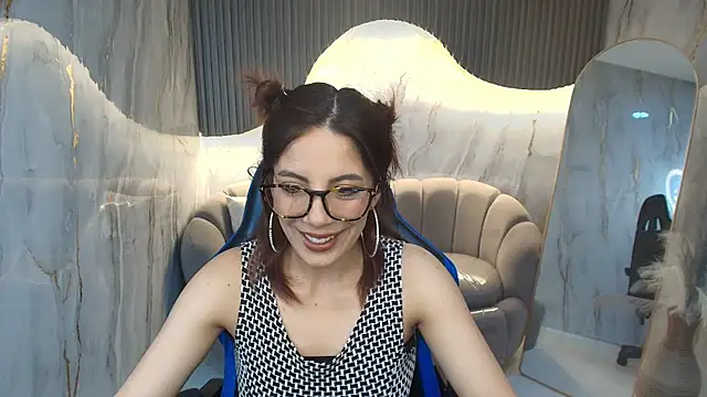 Snapshot of nadia_r_ chatting on 06/20/26, 07:38 nadia r online show from 06/20/26, 07:38