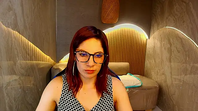 Snapshot of nadia_r_ chatting on 06/24/26, 12:48 nadia r online show from 06/24/26, 12:48