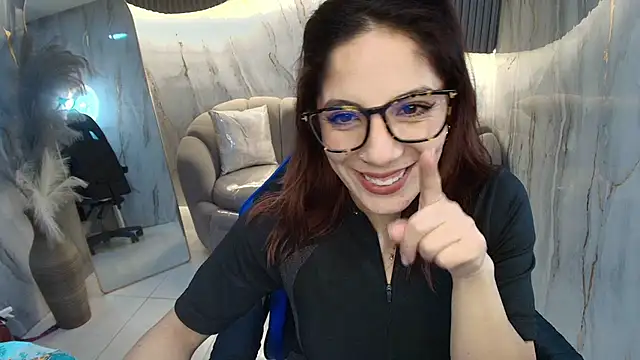 Snapshot of nadia_r_ chatting on 07/21/26, 07:49 nadia r online show from 07/21/26, 07:49
