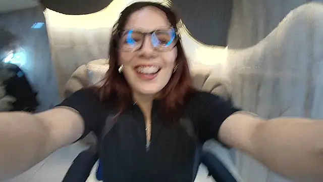 Snapshot of nadia_r_ chatting on 07/21/26, 08:00 nadia r online show from 07/21/26, 08:00