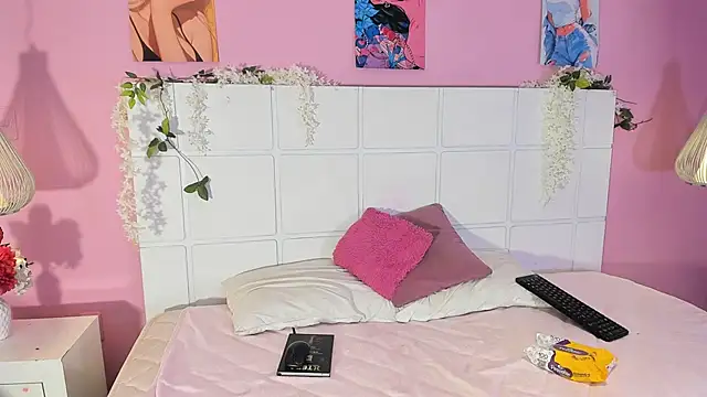 Snapshot of Emajhonsson1 chatting on 10/30/25, 08:42 Emajhonsson1 online show from 10/30/25, 08:42