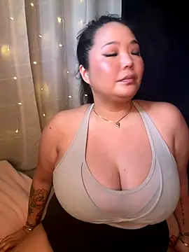 Snapshot of RealLifeWaifu chatting on 09/24/25, 10:35 RealLifeWaifu online show from 09/24/25, 10:35