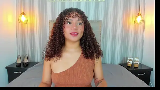 Snapshot of Sofiapassionne chatting on 06/23/26, 02:48 Sofiapassionne online show from 06/23/26, 02:48