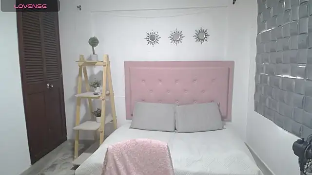 Dulce  Lovee online show from 11/24/25, 05:56