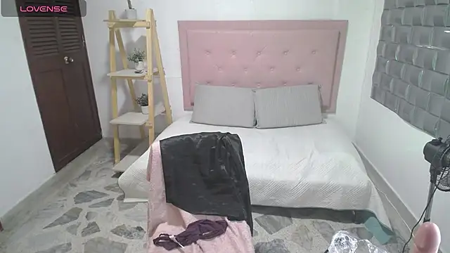 Dulce  Lovee online show from 11/25/25, 01:00