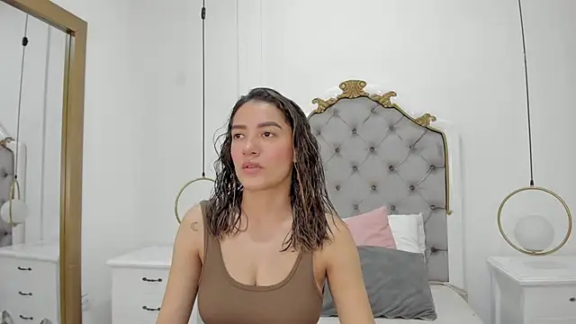 Snapshot of Skylerwhite02 chatting on 05/03/26, 03:34 Skylerwhite02 online show from 05/03/26, 03:34