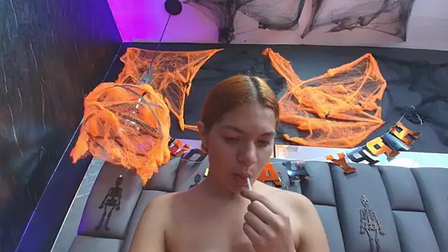 kissme luna online show from 10/28/25, 07:16