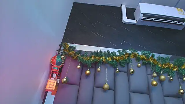 kissme luna online show from 12/17/25, 07:09