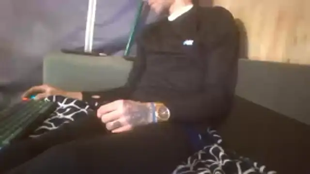 Snapshot of Sillycatfish chatting on 11/19/25, 05:40 Sillycatfish online show from 11/19/25, 05:40