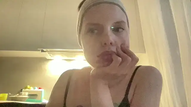 Snapshot of Rayonaa chatting on 07/02/26, 07:42 Rayonaa online show from 07/02/26, 07:42