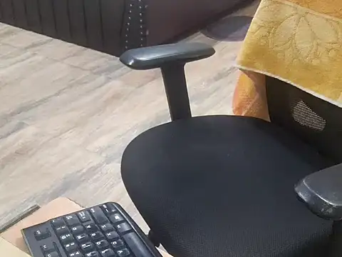 Snapshot of ZoroArcher chatting on 09/18/25, 06:32 ZoroArcher online show from 09/18/25, 06:32