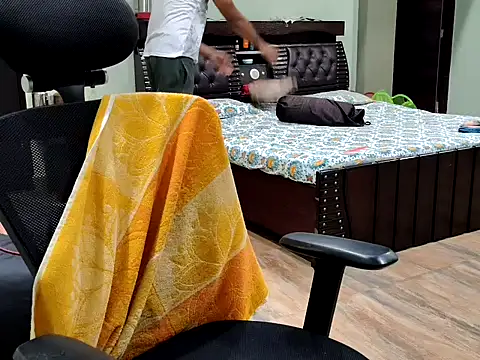 Snapshot of ZoroArcher chatting on 10/14/25, 03:57 ZoroArcher online show from 10/14/25, 03:57