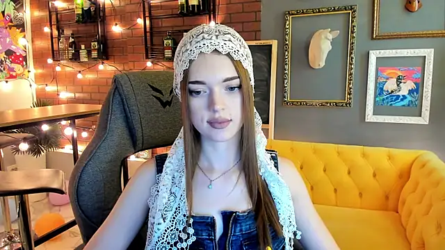 Snapshot of FlexyFox chatting on 09/17/25, 08:38 FlexyFox online show from 09/17/25, 08:38