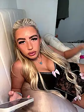 Snapshot of BlondeBetty chatting on 01/16/26, 11:36 BlondeBetty online show from 01/16/26, 11:36