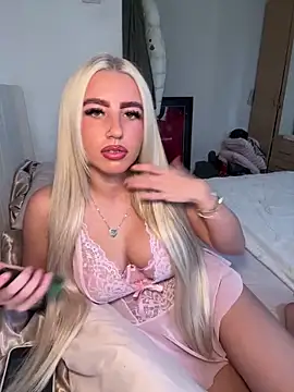 Snapshot of BlondeBetty chatting on 03/17/26, 03:26 BlondeBetty online show from 03/17/26, 03:26