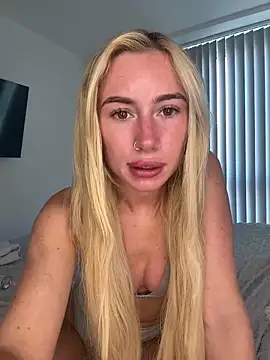 SexySaraxxoo online show from 05/27/26, 09:28