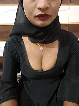 Itz Mayra  online show from 11/17/25, 05:35