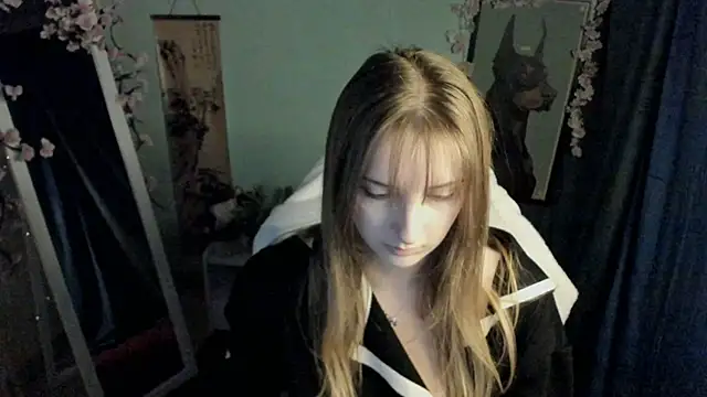 Snapshot of NeyliDream chatting on 01/16/26, 01:04 NeyliDream online show from 01/16/26, 01:04