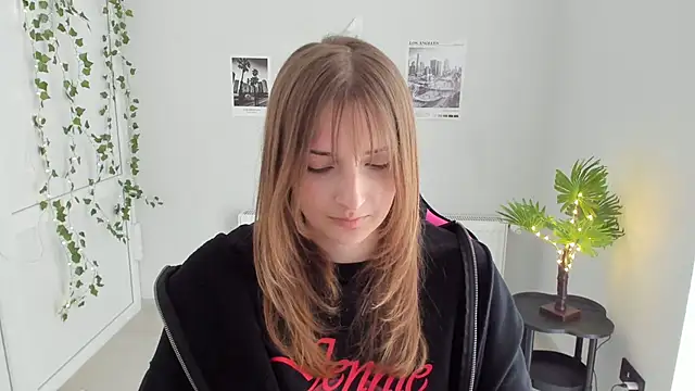Snapshot of NeyliDream chatting on 04/18/26, 01:15 NeyliDream online show from 04/18/26, 01:15