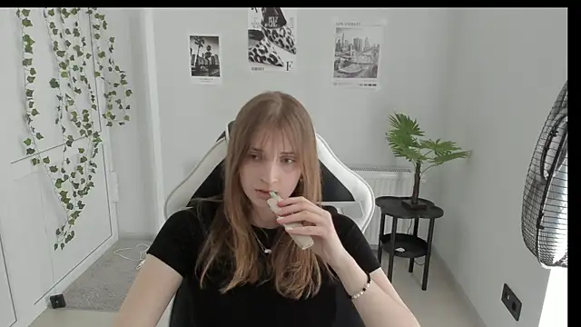 Snapshot of NeyliDream chatting on 05/23/26, 12:20 NeyliDream online show from 05/23/26, 12:20