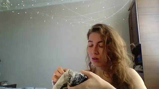 Snapshot of Mireeina chatting on 07/13/26, 01:25 Mireeina online show from 07/13/26, 01:25