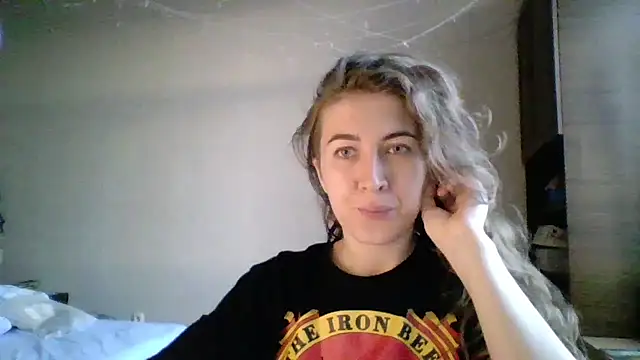Snapshot of Mireeina chatting on 07/19/26, 06:22 Mireeina online show from 07/19/26, 06:22