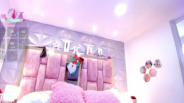 Charlotte Landry   online show from 12/04/25, 04:27