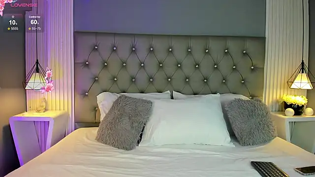 Snapshot of LunaBloomn chatting on 10/27/25, 05:06 LunaBloomn online show from 10/27/25, 05:06