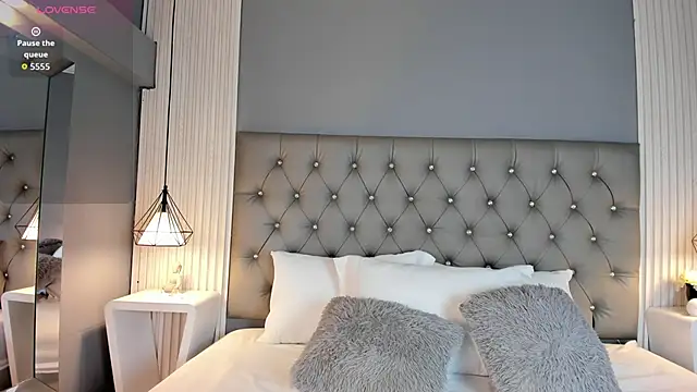 Snapshot of LunaBloomn chatting on 11/08/25, 05:12 LunaBloomn online show from 11/08/25, 05:12