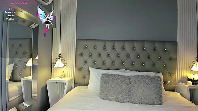 Snapshot of LunaBloomn chatting on 11/09/25, 12:03 LunaBloomn online show from 11/09/25, 12:03