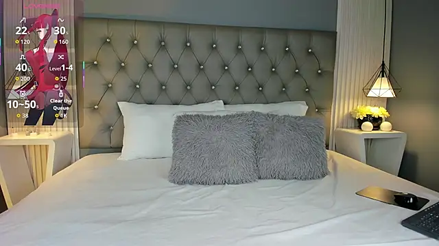 Snapshot of LunaBloomn chatting on 11/15/25, 05:09 LunaBloomn online show from 11/15/25, 05:09