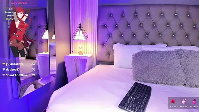 Snapshot of LunaBloomn chatting on 11/21/25, 05:11 LunaBloomn online show from 11/21/25, 05:11