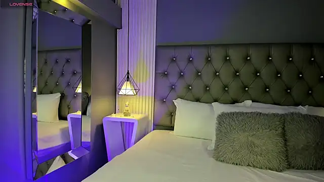 Snapshot of LunaBloomn chatting on 11/24/25, 05:01 LunaBloomn online show from 11/24/25, 05:01