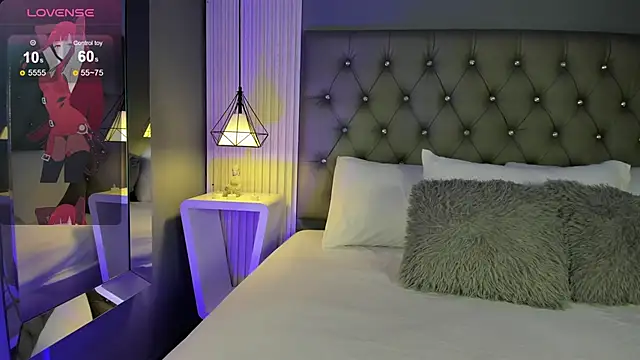 Snapshot of LunaBloomn chatting on 11/26/25, 05:03 LunaBloomn online show from 11/26/25, 05:03