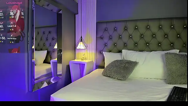 Snapshot of LunaBloomn chatting on 12/01/25, 05:07 LunaBloomn online show from 12/01/25, 05:07