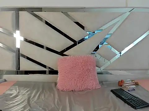 Kimberly TaylorX online show from 11/30/25, 08:57