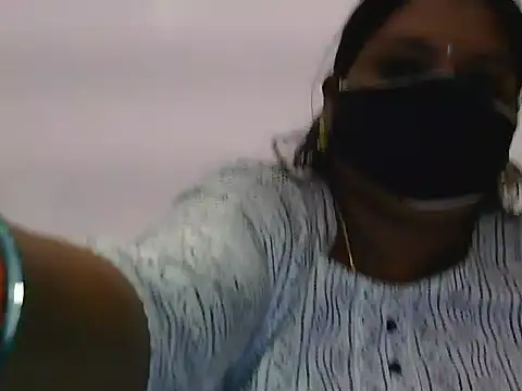 Snapshot of Nisha-telugu chatting on 10/10/25, 01:32 Nisha-telugu online show from 10/10/25, 01:32