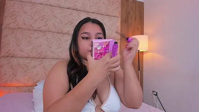 Snapshot of IvannaaVega chatting on 12/14/25, 04:40 IvannaaVega online show from 12/14/25, 04:40