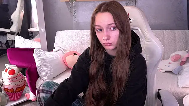 FoxyMayy online show from 10/24/25, 06:21