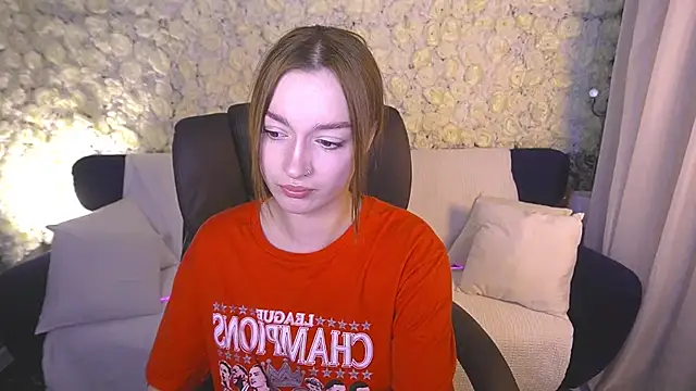 FoxyMayy online show from 06/14/26, 07:49