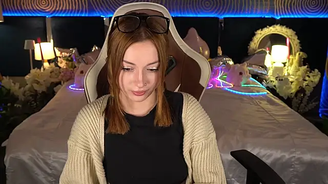 FoxyMayy online show from 06/19/26, 12:31