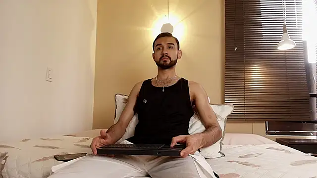 Axel Moon S online show from 11/05/25, 07:14