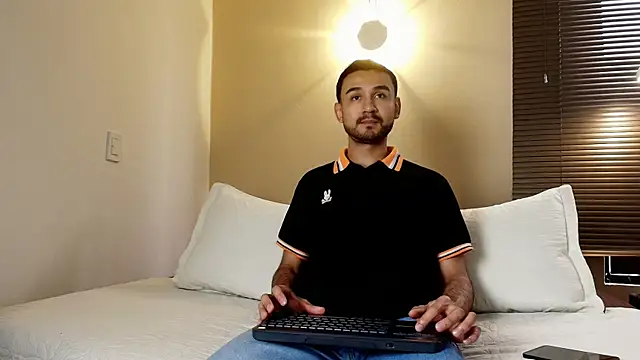 Axel Moon S online show from 11/25/25, 07:47